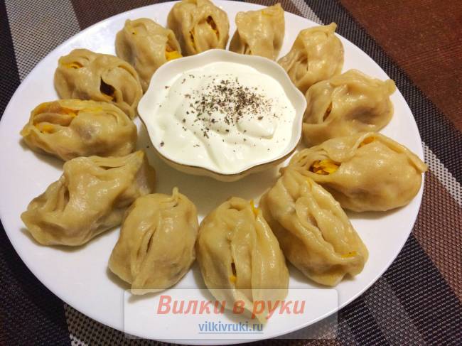 Манты с тыквой, салом и куриным филе