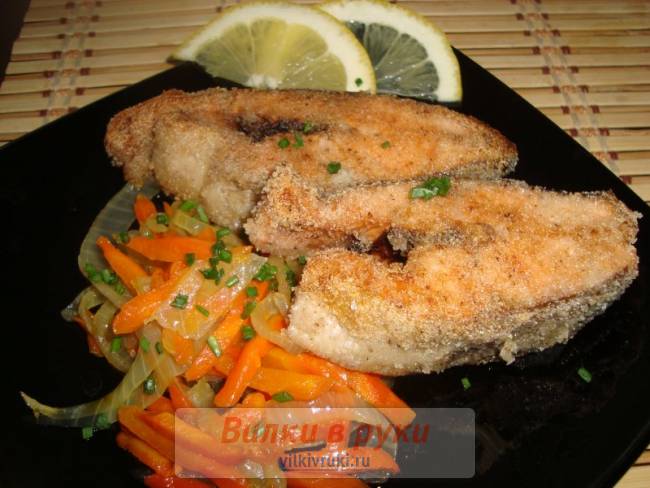 Горбуша, жареная с овощами