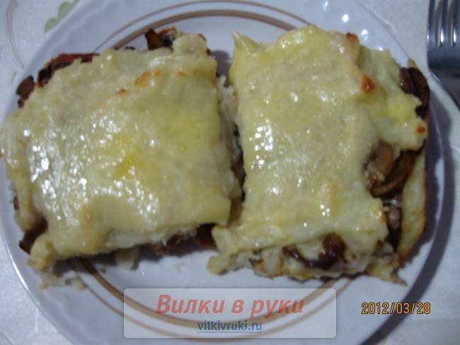Картофельная запеканка с фаршем и грибами