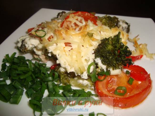 Брокколи с куриной грудкой и овощами