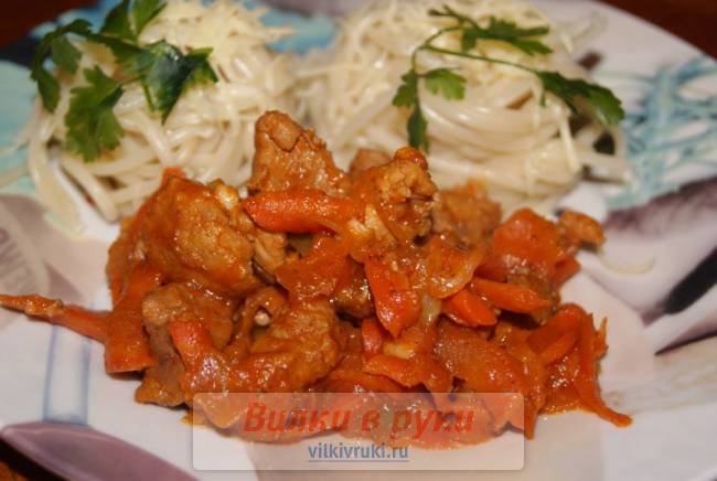 Гуляш в томате