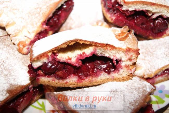 Яблочно-вишневый штрудель