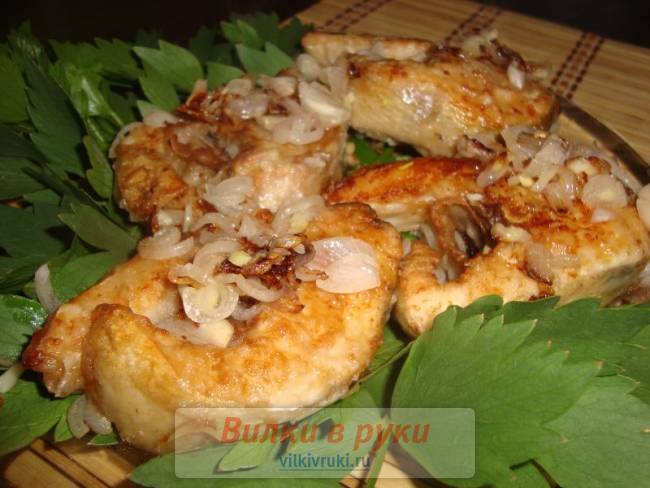 Жареный судак с луком