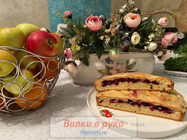 Пирог с черной смородиной